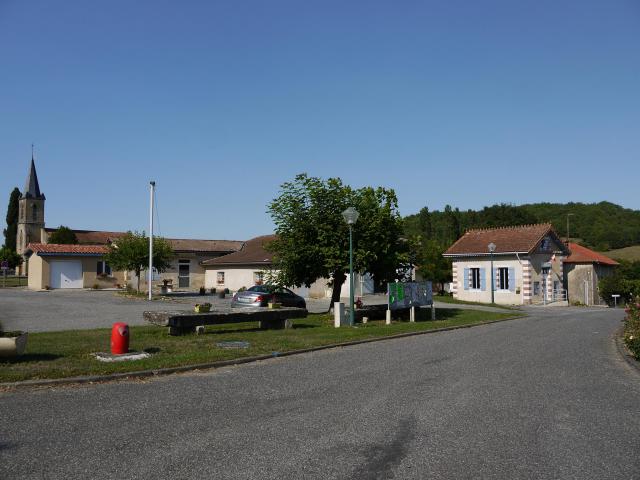 Le centre du village à Sère.