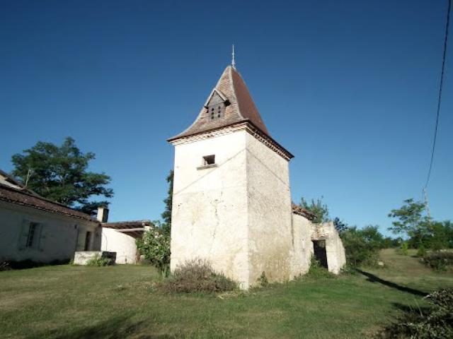 Bivès (32). En Françaison: pigeonnier