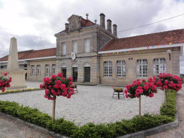 Prignac-et-Marcamps (Gironde) mairie situé à Prignac