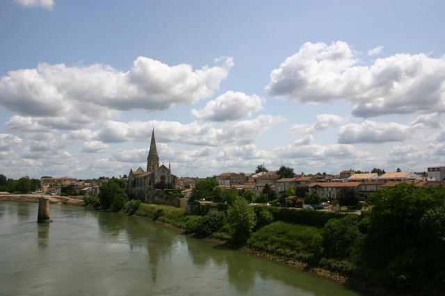 Langon depuis le pont sur la Garonne. Photo Hugues Honoré.