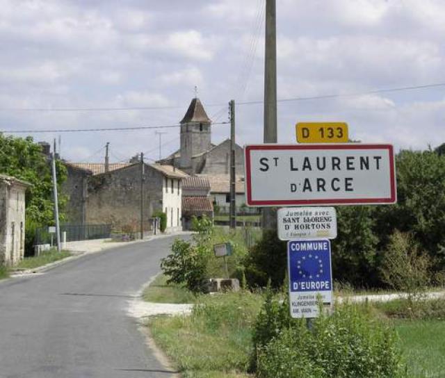 Entrée de Saint-Laurent d'Arce