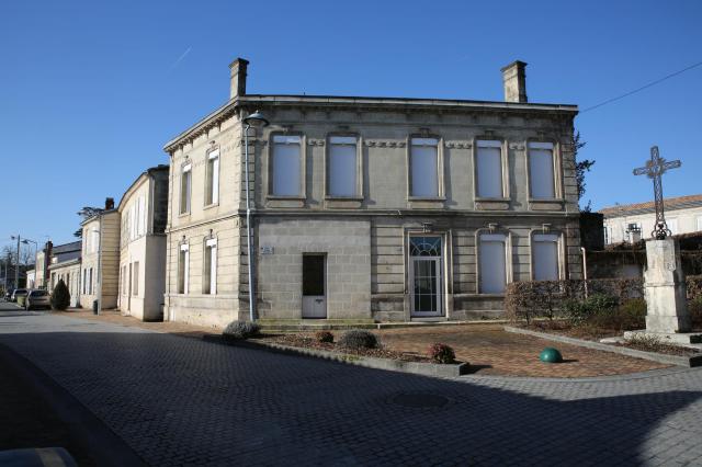 Place Gabriel Lamboley à Eysines (Gironde, France).