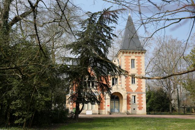 Castel Cholet alias Clos Cora Morton (de Cora Laparcerie, bru de Jean Richepin puis ultérieurement de la famille Morton) ou Château…