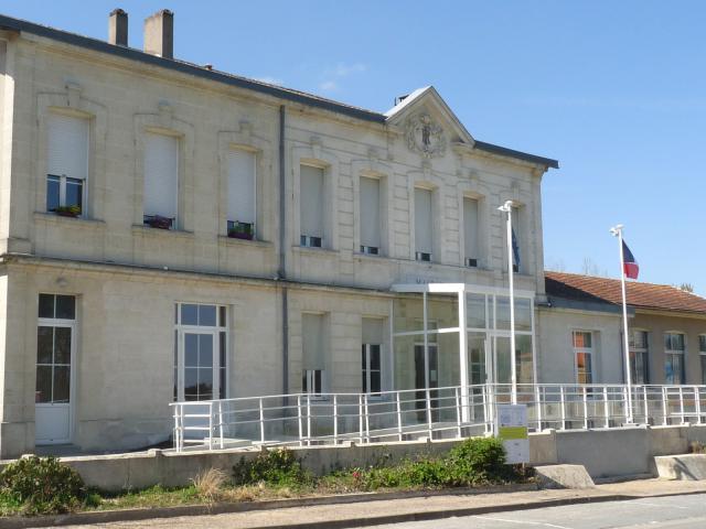 Mairie de Lagorce (à Montigaut), Gironde, France