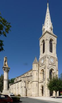 église et croix de mission de St-Germain-d'Esteuil, Gironde, France