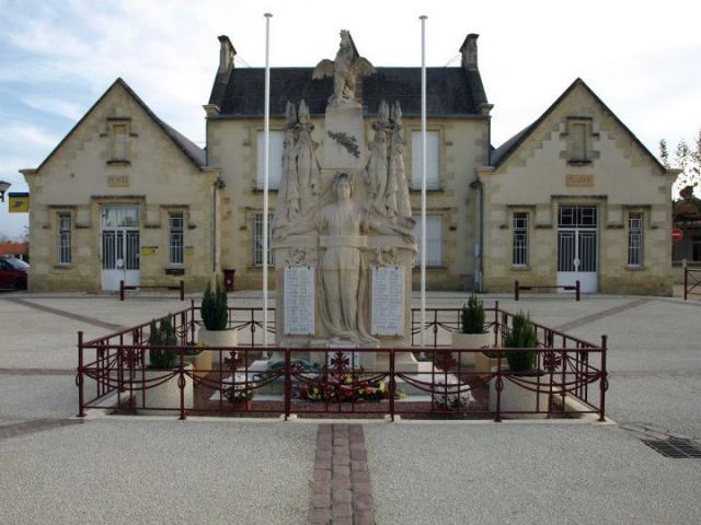 PUGNAC, Gironde, France, Mairie et monuments aux morts