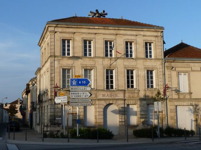 Mairie de Reignac, Gironde, France