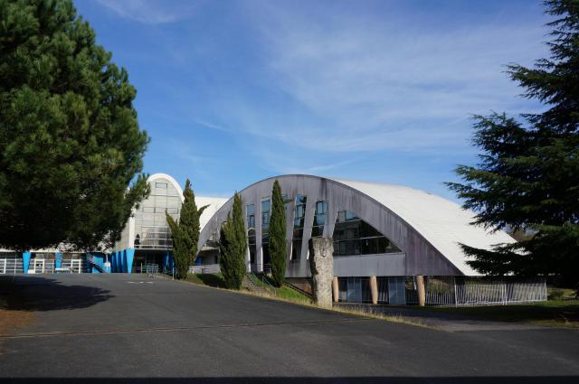 Collège Jules Ferry en février, Mérignac, Gironde.