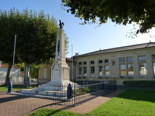 Monument aux morts de Gaillan (derrière la mairie), Gironde, France