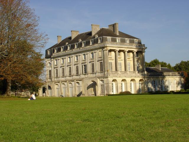 vue du corps de logis depuis le parc