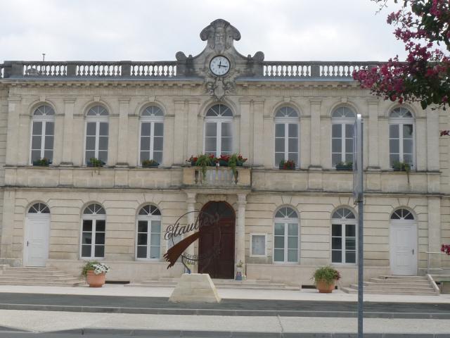 Hôtel de ville, Étauliers,Gironde, France