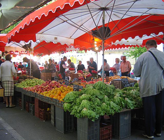 Le marché à Mauguio permet aux nombreux maraichers locaux de vendre leurs produits à proximité. Du fait de sa réputation grandissante, le…