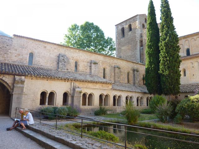 Saint-Guilhem-le-Désert: église et cloître