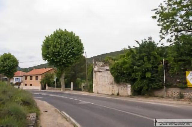 Die Brücke über die D 115