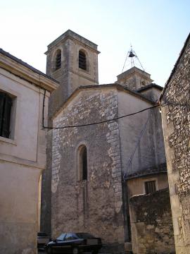 Dans l'Hérault, l'église de l'Assomption-de-Notre-Dame de Galargues vue de derrière (photographe au nord-ouest) dans la rue Serpentine. On…