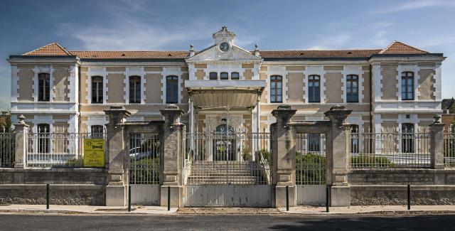 Français : Bédarieux, Hérault France - Façade de l'hôpital.