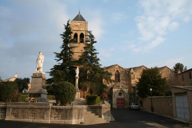 Roujan (Hérault) - église Saint-Laurent - monument aux morts.