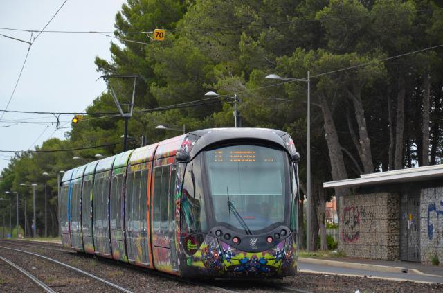 Alstom Citadis 402 n°2087 sur la ligne T3 du réseau TAM de Montpellier, près de la station Boirargues
