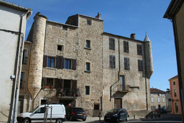 Bassan (Hérault) - château.