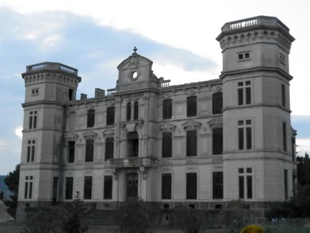 Château de Sériège, daté du XIXe siècle