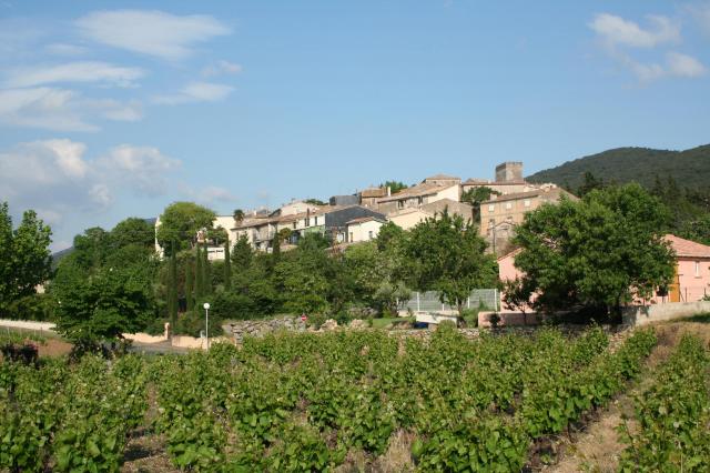 Caussiniojouls (Hérault) - vue générale.