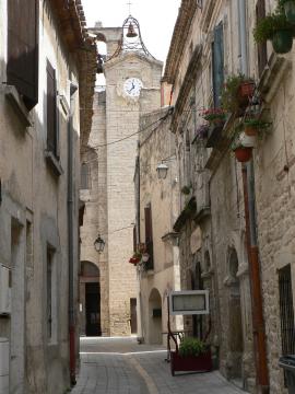 Rue de Vic la Gardiole, dans le centre historique