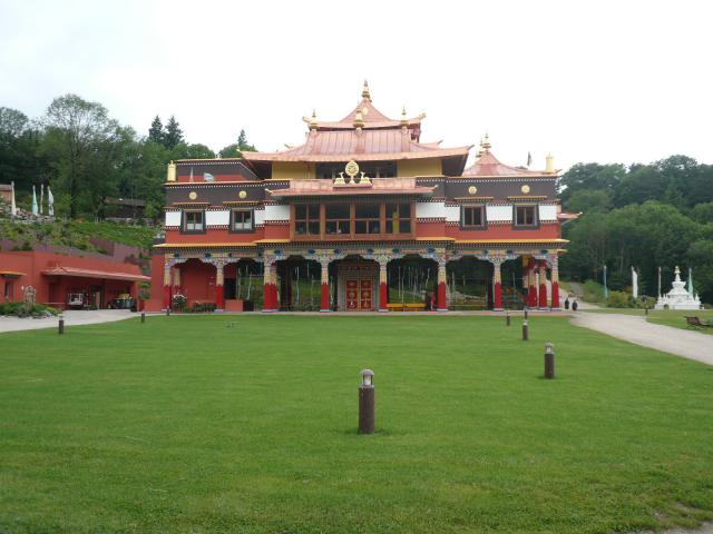 Temple bouddhiste Lerab Ling d'en face