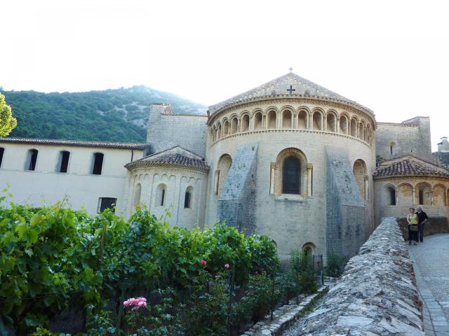 Saint-Guilhem-le-Désert: l'église abbatiale