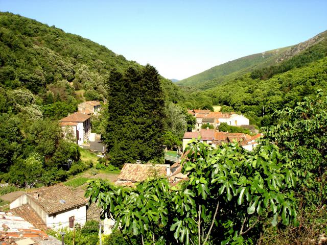 Castanet-le-Haut (Hérault) - Vue depuis le parvis de l'église.