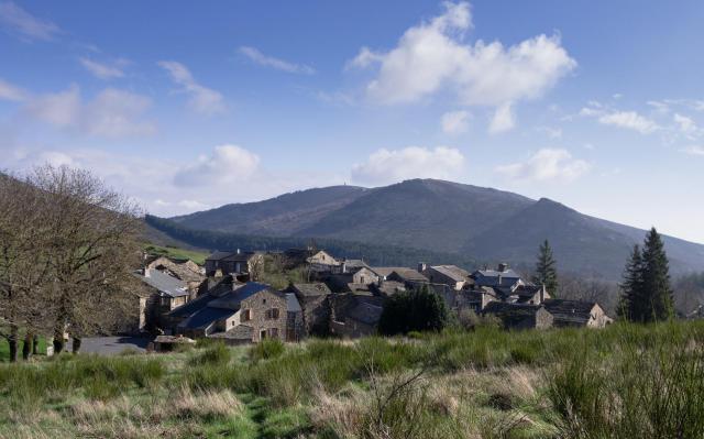 Le hameau de Douch, commune de Rosis, Hérault, France. Parc naturel régional du Haut-Languedoc.