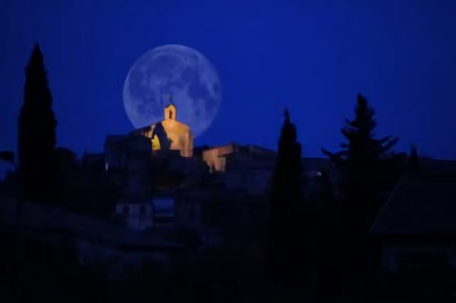 Teyran, sous la lune