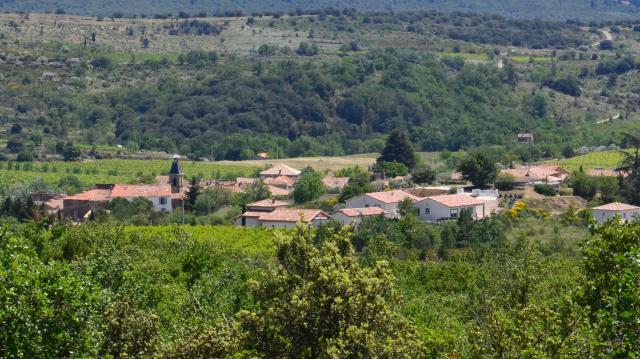 Vue sur le village de Saint-Jean-de-la-Blaquière (Hérault).