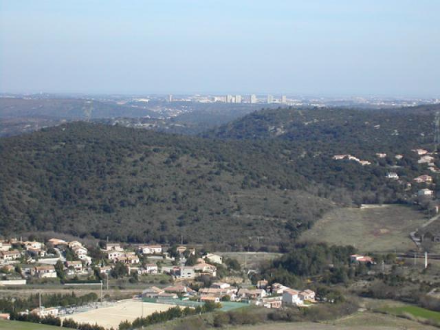 Vailhauquès 2001 ,au fond Montpellier et la mer