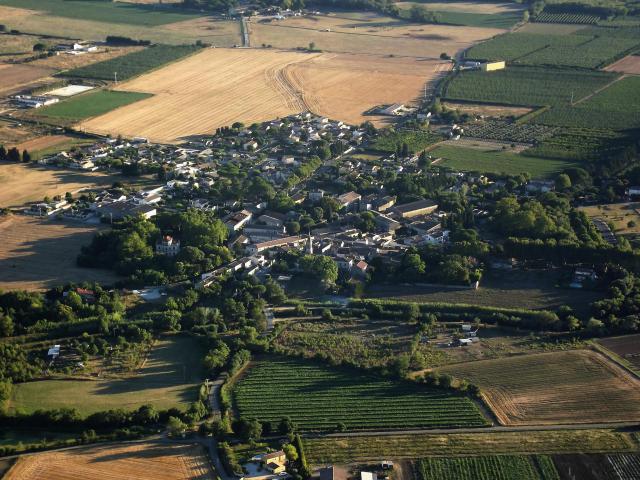 Vue aérienne de Saint-Nazaire-de-Pézan (Hérault)