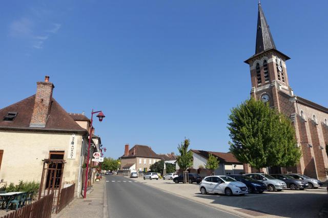 Église Saint-Julien à Neuilly-le-Réal, Allier