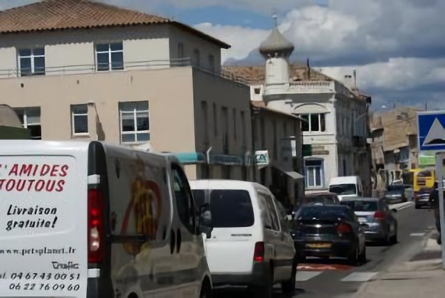 Grande circulation sur l'Avenue de Béziers.