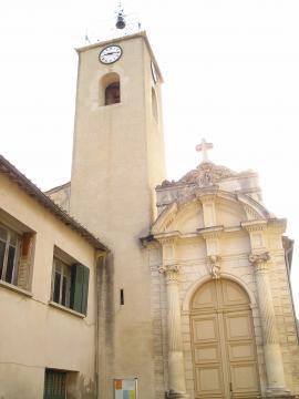 Dans l'Hérault, la façade de l'église Saint-Brice de Saint-Brès.