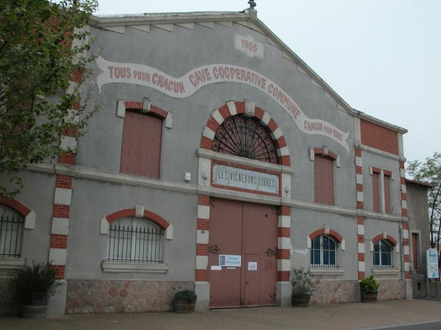 Maraussan (Hérault) - la cave cooperative vinicole.