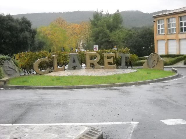 Monument du rond-point de l'entrée avant le pont