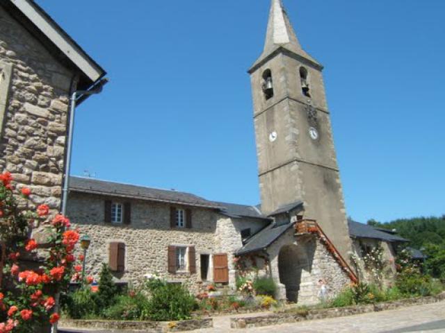 l'Eglise de FRAÏSSE SUR AGOUT, village fleuri