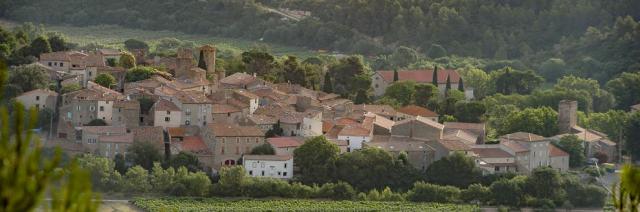 Vue panoramique du village d'Agel
