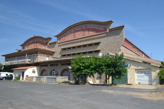 L'une des Cave coopérative des Côtes de Thongue, à Pouzolles