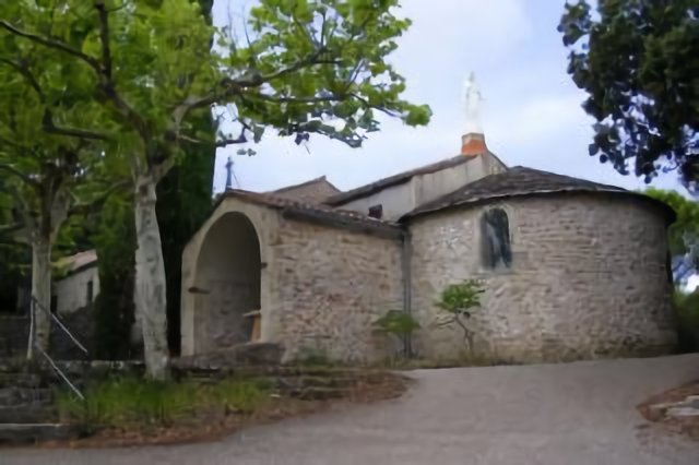 Vue NO sur Notre-Dame-de-Capimont à LAMALOU-LES-BAINS N43°35°55 E3°05°40