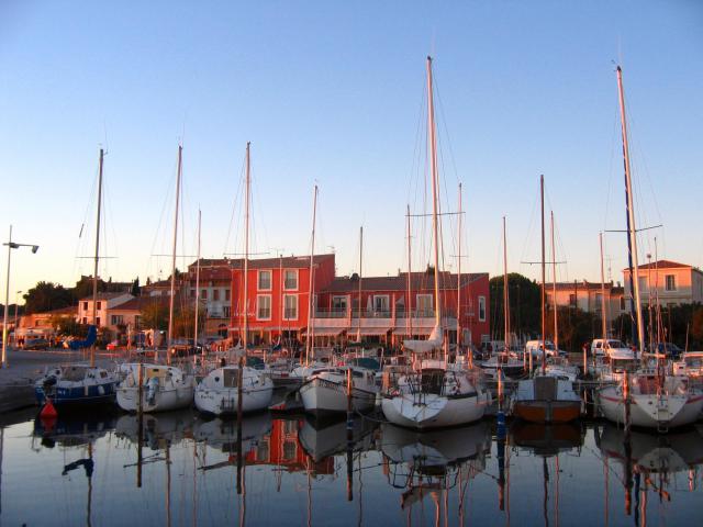 Port de Bouzigues, dans le département de l'Hérault et la région Languedoc-Roussillon.