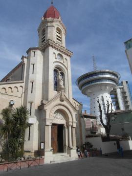 L'église de Palavas et le phare de la Méditerranée