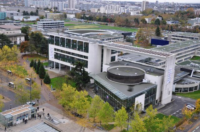 Campus de Villejean depuis le cours Kennedy, Rennes.