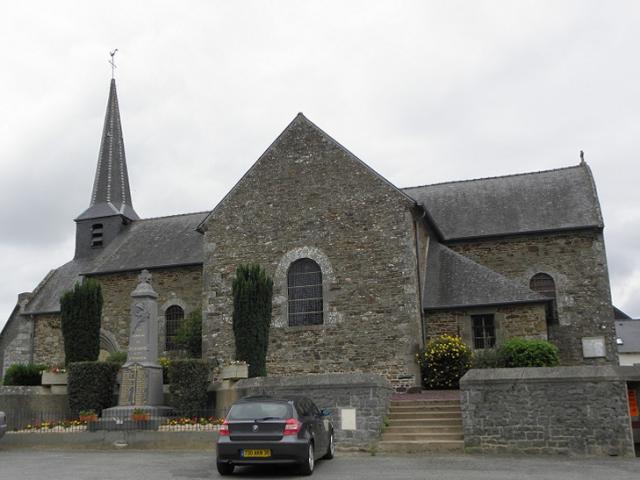 Vue méridionale de l'église Saint-Martin-de-Tours de Plesder (35).