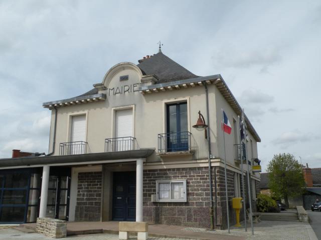 Mairie-poste de Pléchâtel.