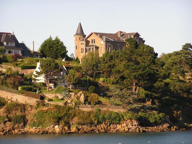 Cet édifice est répertorié dans la base Mérimée, base de données sur le patrimoine architectural français du ministère de la Culture, sous…