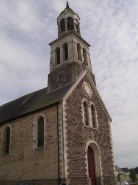 Vue du mur Nord de la nef de l'église St Martin de Vern.